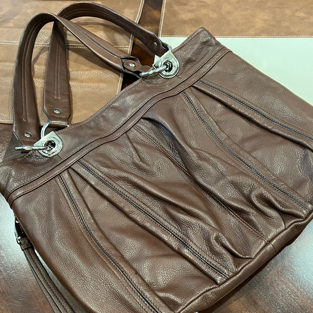 B. Makowsky Large Leather Shoulder Tote Bag - Picture 7 of 13